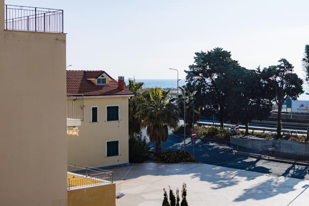 Fronte Mare-Piscina- Pista Ciclabile Apartment Империа Екстериор снимка